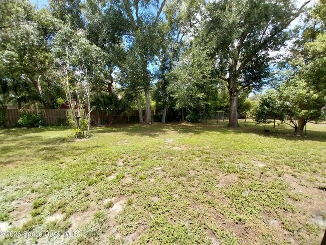 Building Photo - 1390 S Park Ave