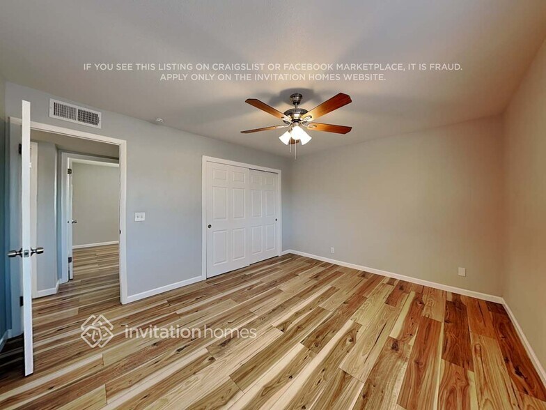 Building Photo - 304 W Alamo Dr