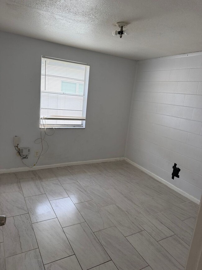 Building Photo - 8105 N Klondyke St