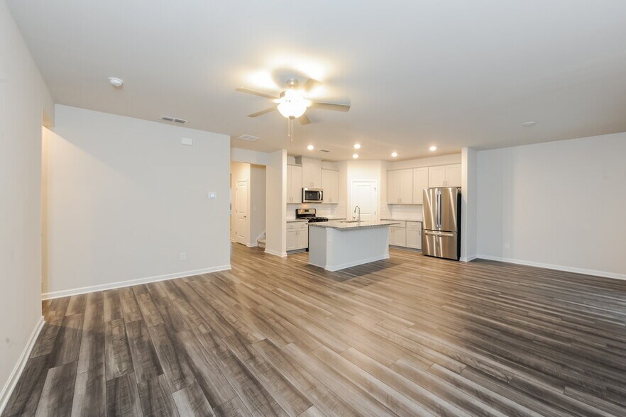 Building Photo - 6068 Hickory Crk Ct