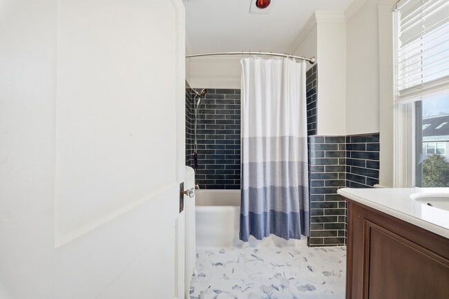 Building Photo - 710 Georgia Ave