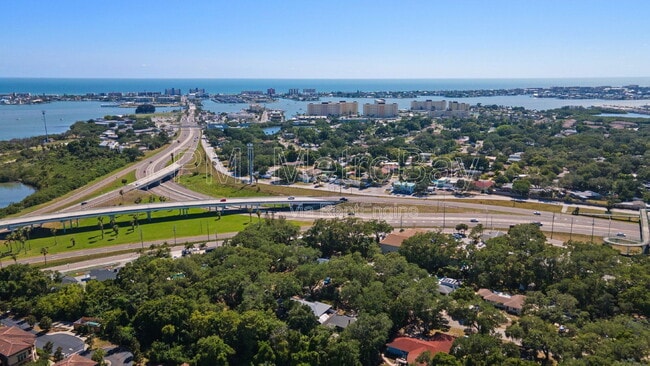 Building Photo - 4939 Woodland Dr