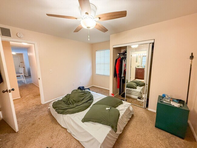 Building Photo - Windsor Park #924