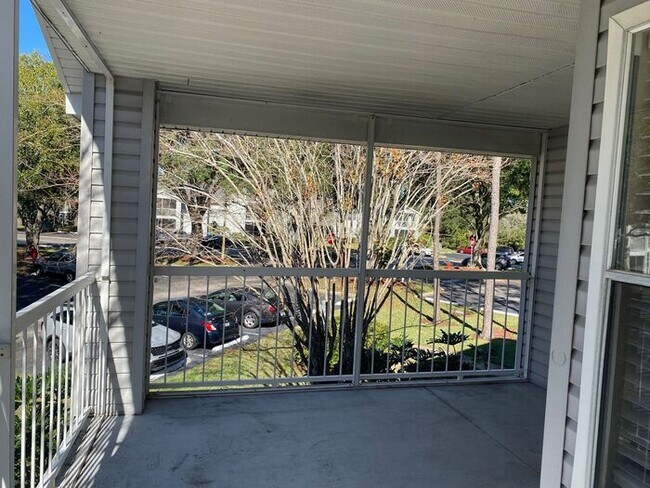 Building Photo - RENT SPECIAL-Regency Park at Lake Mary Corner Unit with Wrap-Around Balcony!
