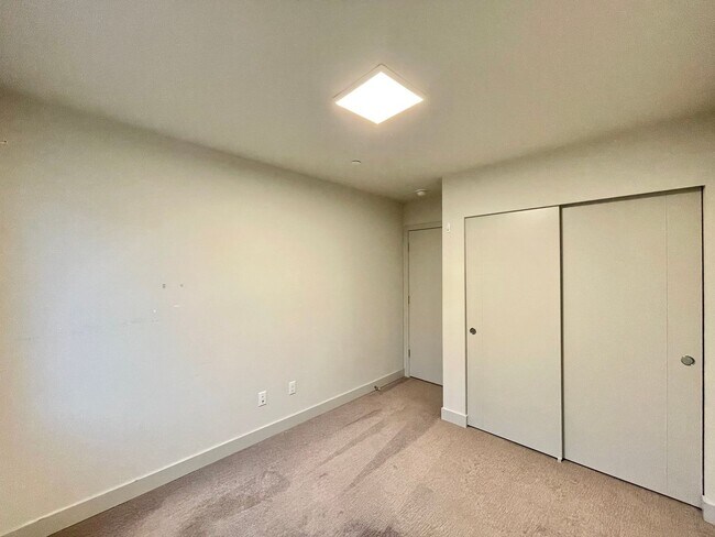 Building Photo - Great TownHome For Rent