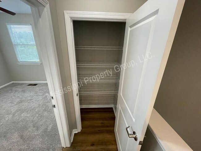 Building Photo - 3BD/3.5BA Available for Mid-August Move In