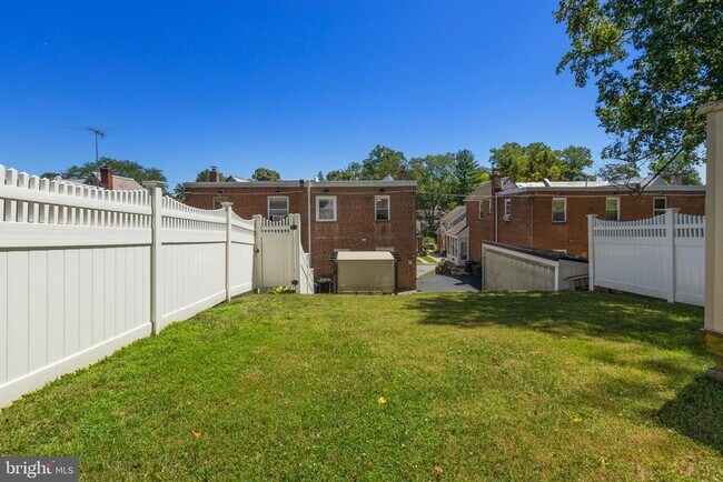 Building Photo - 816 Naylors Run Rd