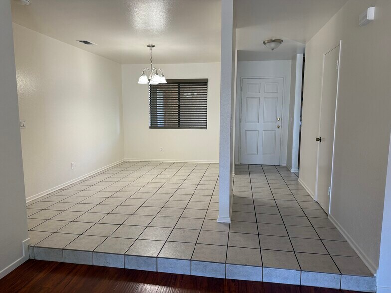 Building Photo - 9789 Diana Ave