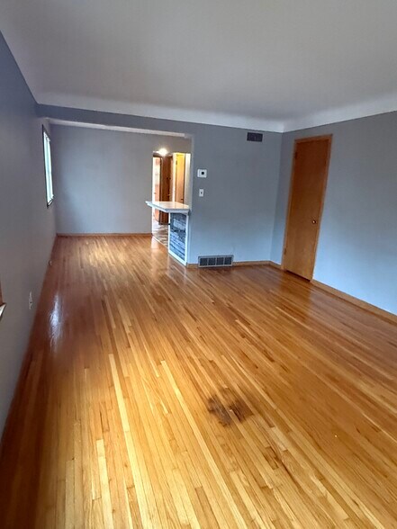 Building Photo - 3020 W 44th St