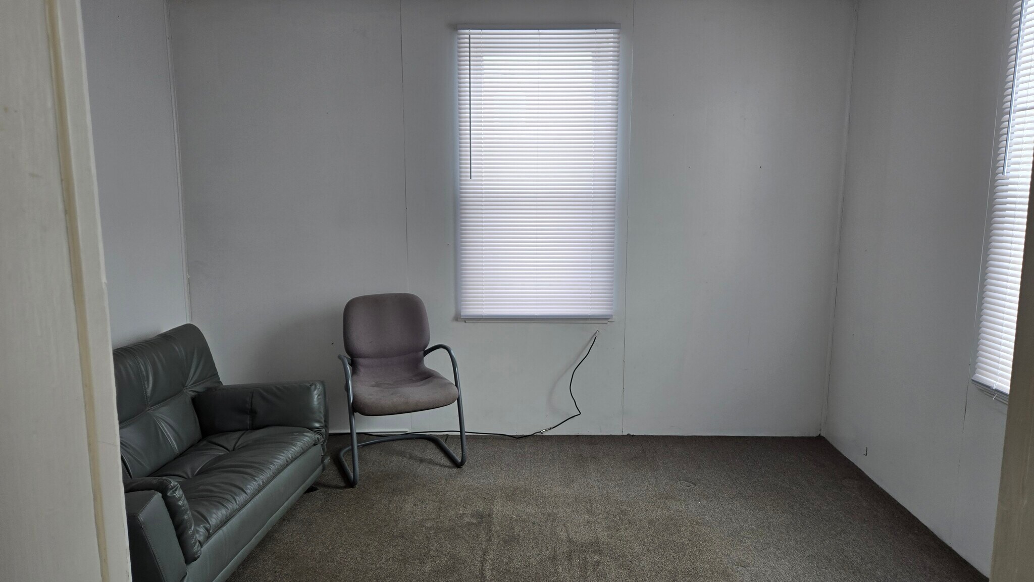 livingroom - 626 W Pittsburgh St