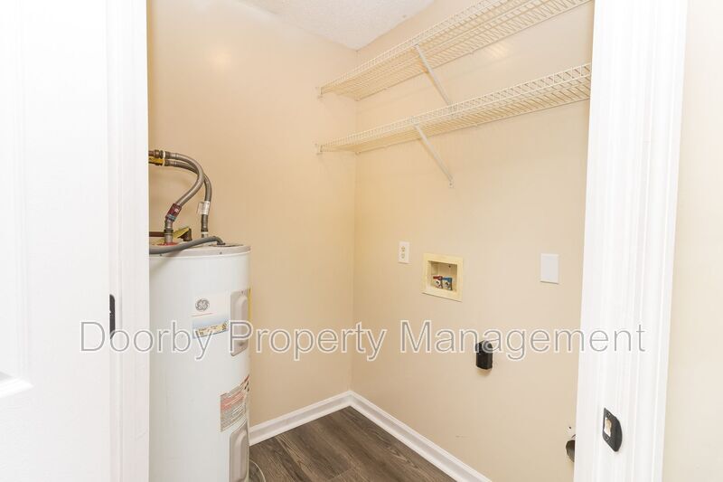 Building Photo - 2425 Ashmore Ave