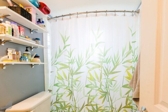 Building Photo - 420 16th St SE