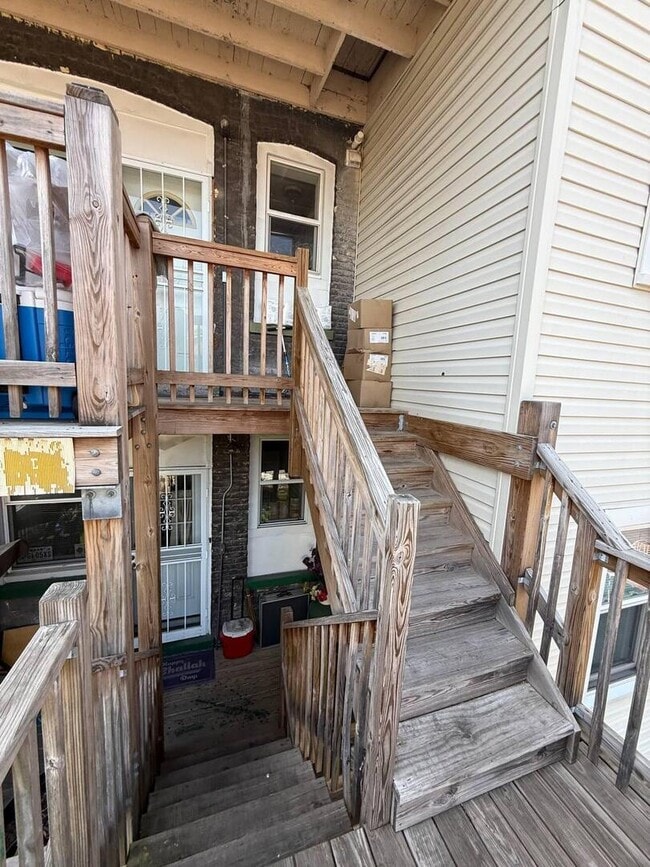 Building Photo - 6419 N Fairfield Ave