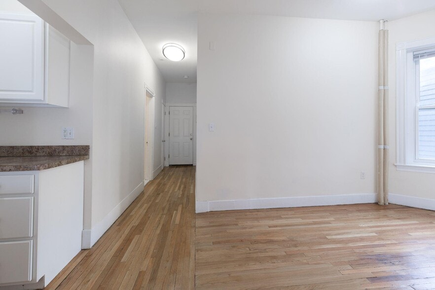 Building Photo - 863 Massachusetts Ave