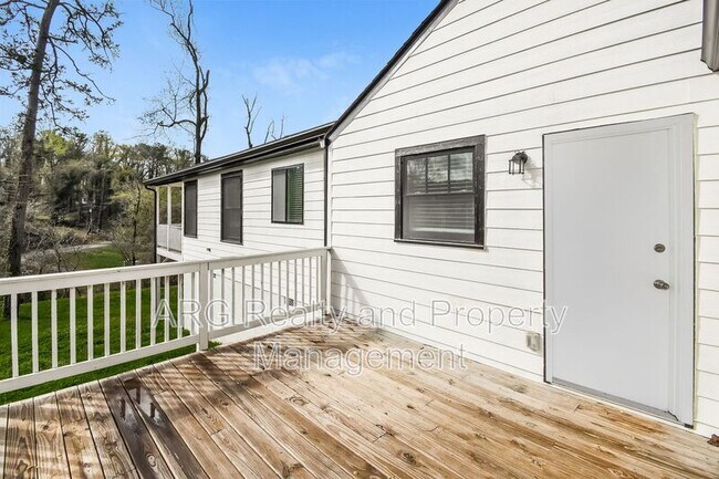 Building Photo - 2215 Lang Dr SW