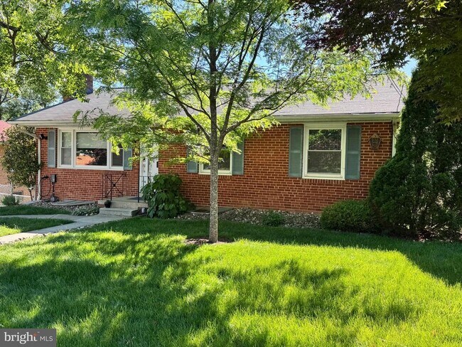 Building Photo - 10710 Jamaica Dr