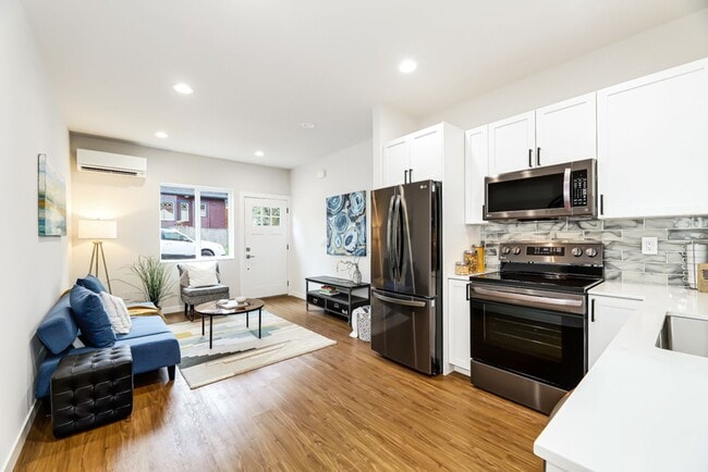 Building Photo - Madrona Townhouse