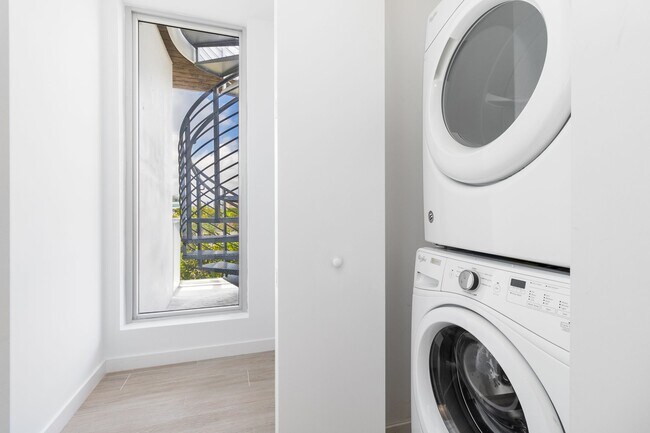 Laundry Room off Kitchen can even fit a small desk! - 545 SW 11th St