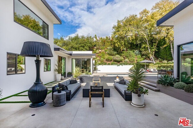 Building Photo - 9455 Eden Dr