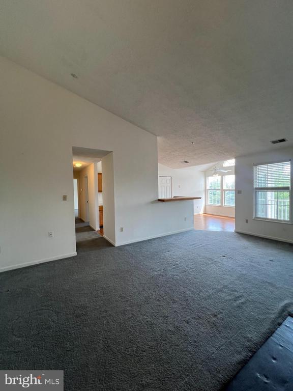 Building Photo - 5660 Wade Ct