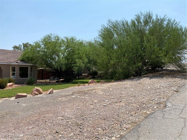 Building Photo - 1005 E McKnight Ave