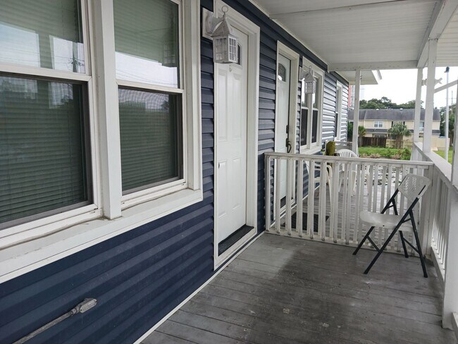 Primary Photo - Walk to the Beach! Unfurnished, 2 Bedroom,...