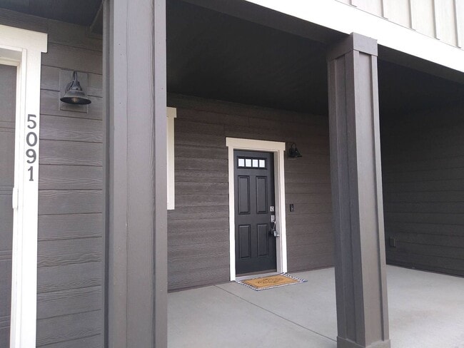 Building Photo - Beautiful 3-bedroom, 2-bath home at Woodbr...