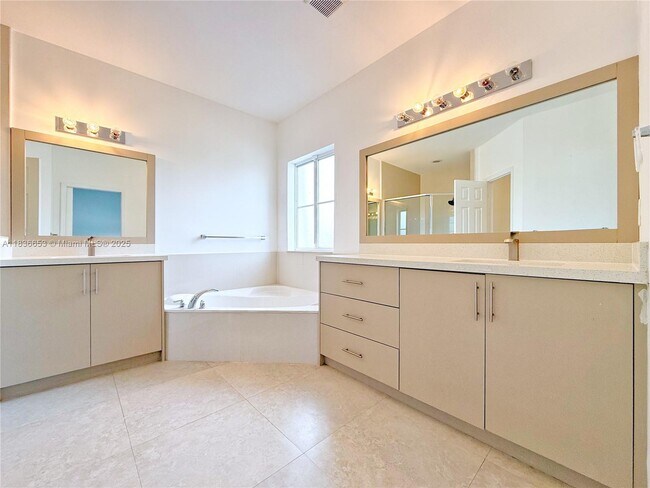 Building Photo - 16562 SW 71st Terrace