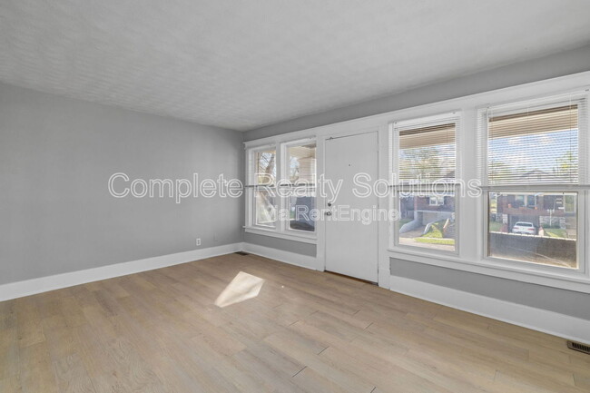 Building Photo - 3514 Colonial Ave