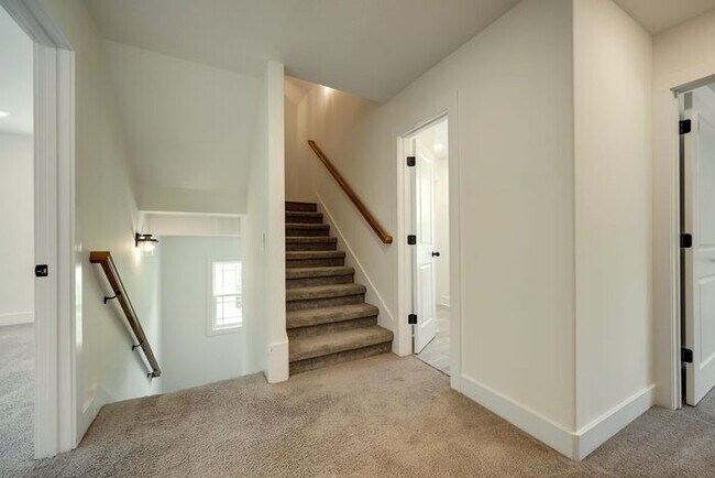 Building Photo - 420 Stonemeadow Rd