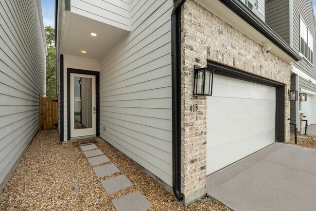 Building Photo - 413 Stonework Oaks Lane