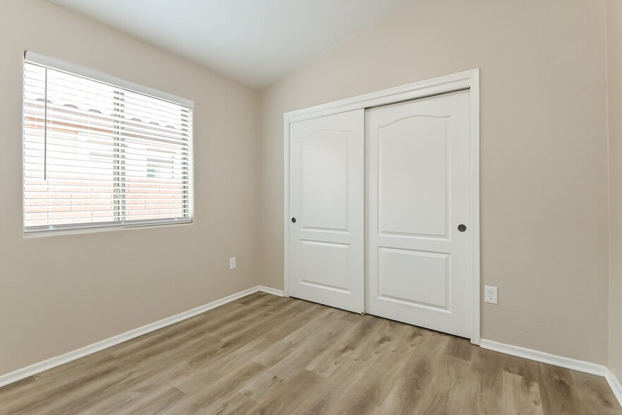 Building Photo - 8966 S Beechnut Ln