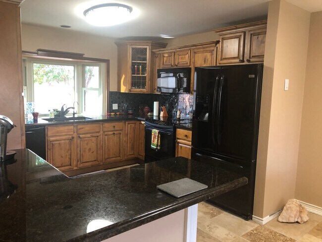 Building Photo - Perfect & Newly Updated Vacation Home, 45+ Active Adult Community. Available May through October2026