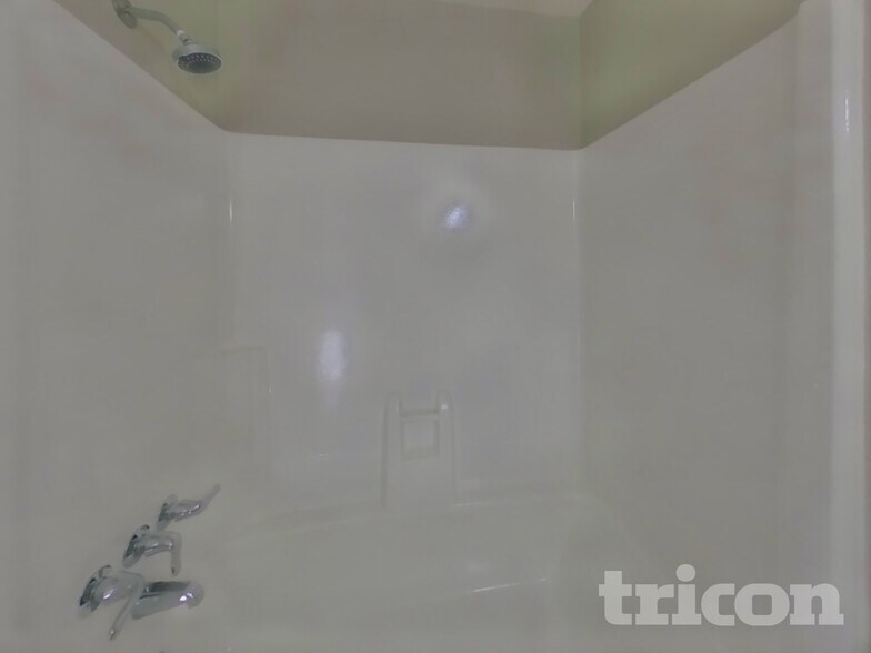 Building Photo - 362 Park Ct N