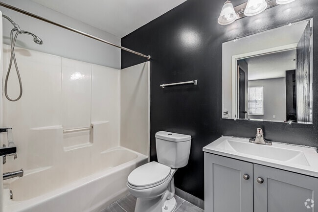 3BD, 2BA - 1,250SF - Primary Bathroom - Huron River Ypsilanti
