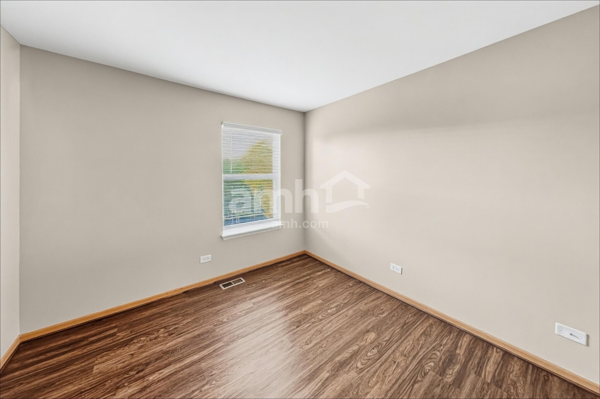 Building Photo - 204 Winding Trl
