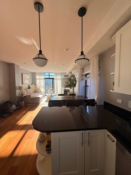 Building Photo - 651 N Milwaukee Ave