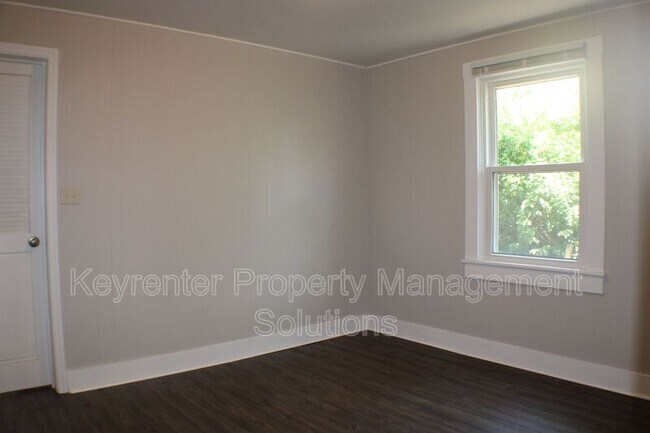 Building Photo - 509 5th St