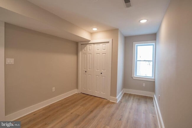 Building Photo - 2825 W Girard Ave