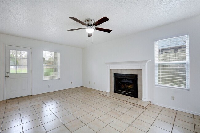 Building Photo - 6102 Parkwood Dr