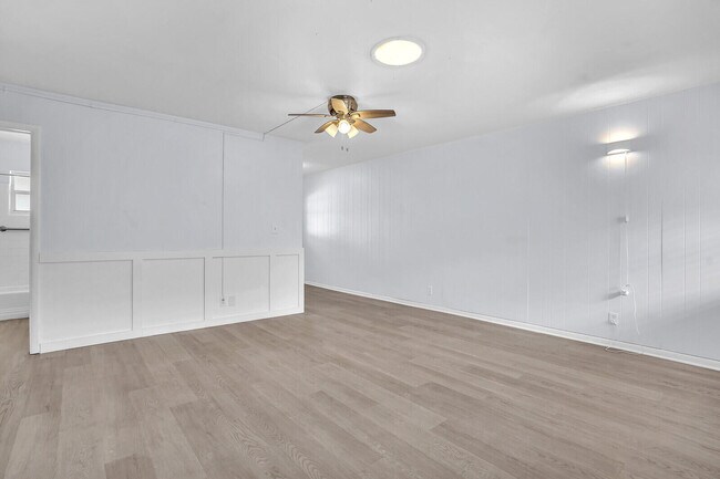 Building Photo - 112 Sandal Ln