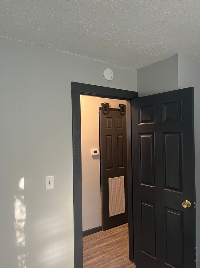 Building Photo - 208 Logan-