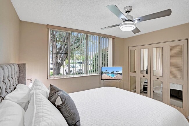 Building Photo - 107 Half Moon Cir