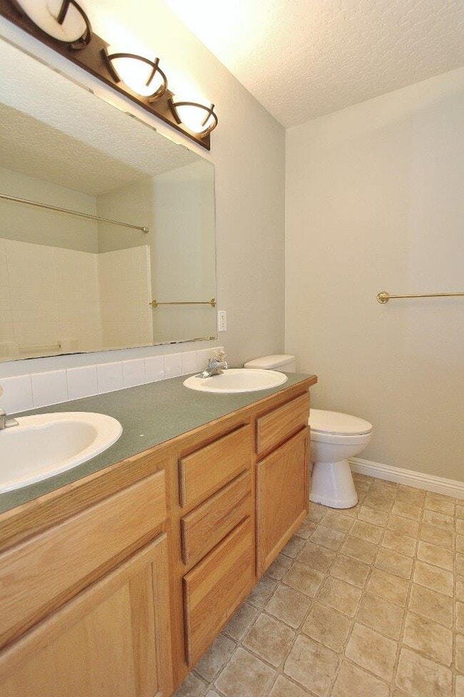 Building Photo - 705 Spruce Creek Dr