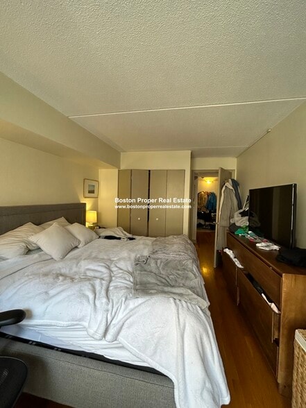 Building Photo - 108 Peterborough St