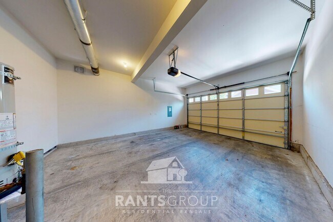 Building Photo - Beautiful Home In Puyallup! Easy JBLM Comm...