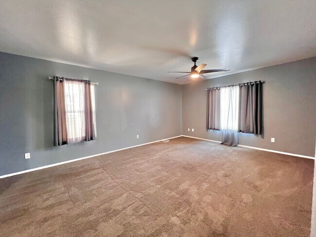 Building Photo - Spacious 4 Bed, 3 Bath Two-Story Home with...