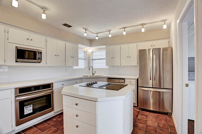 Building Photo - 11530 Ella Lee Dr