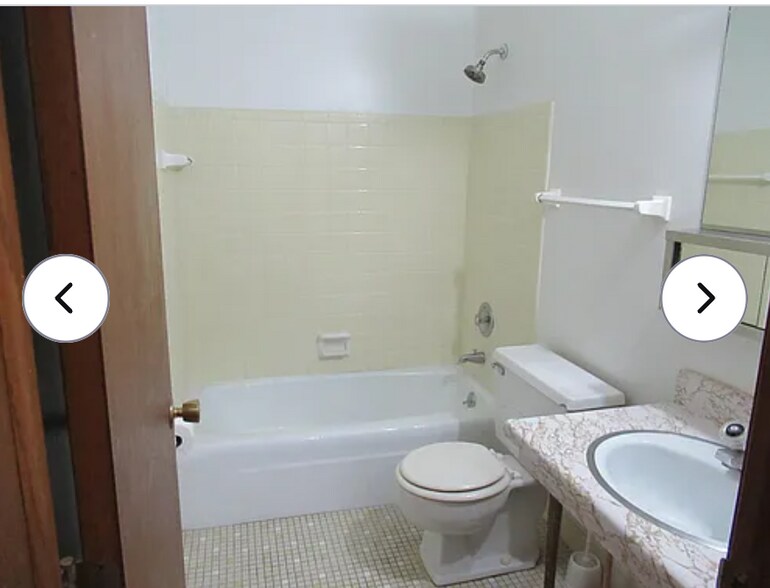 Bathroom - 9838 W Fond du Lac Ave