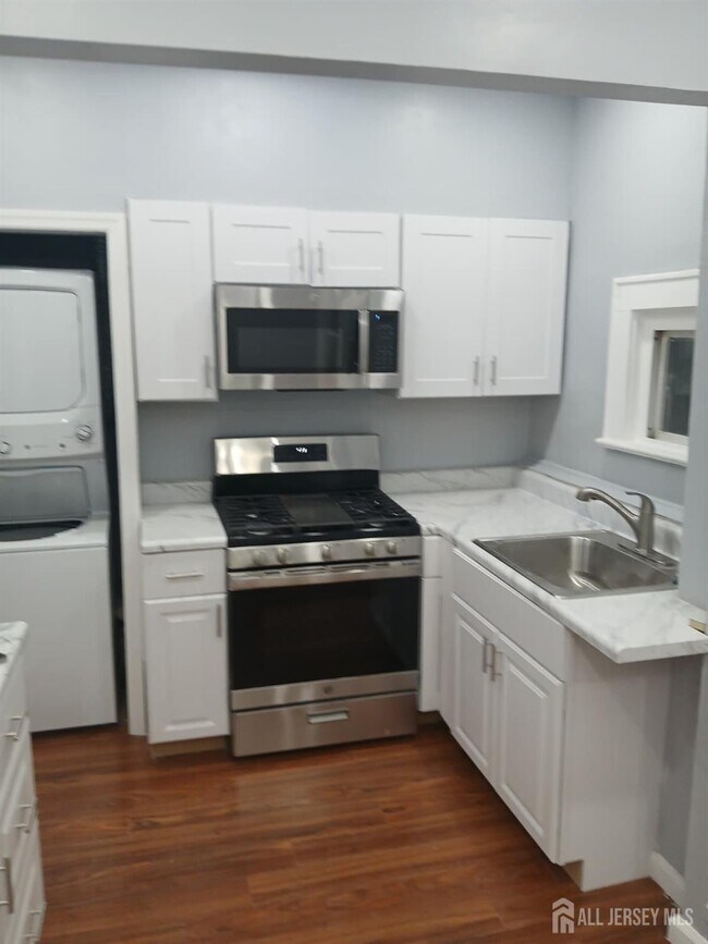 Building Photo - 51 Poe Ave